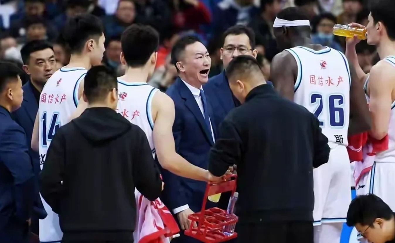 包含赫尔辛基队首战失利，排名下滑的词条
