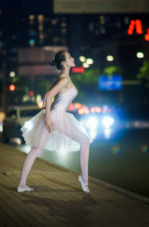 统治级数据与战术洪流—萨内的艺术与加拿大的洪流