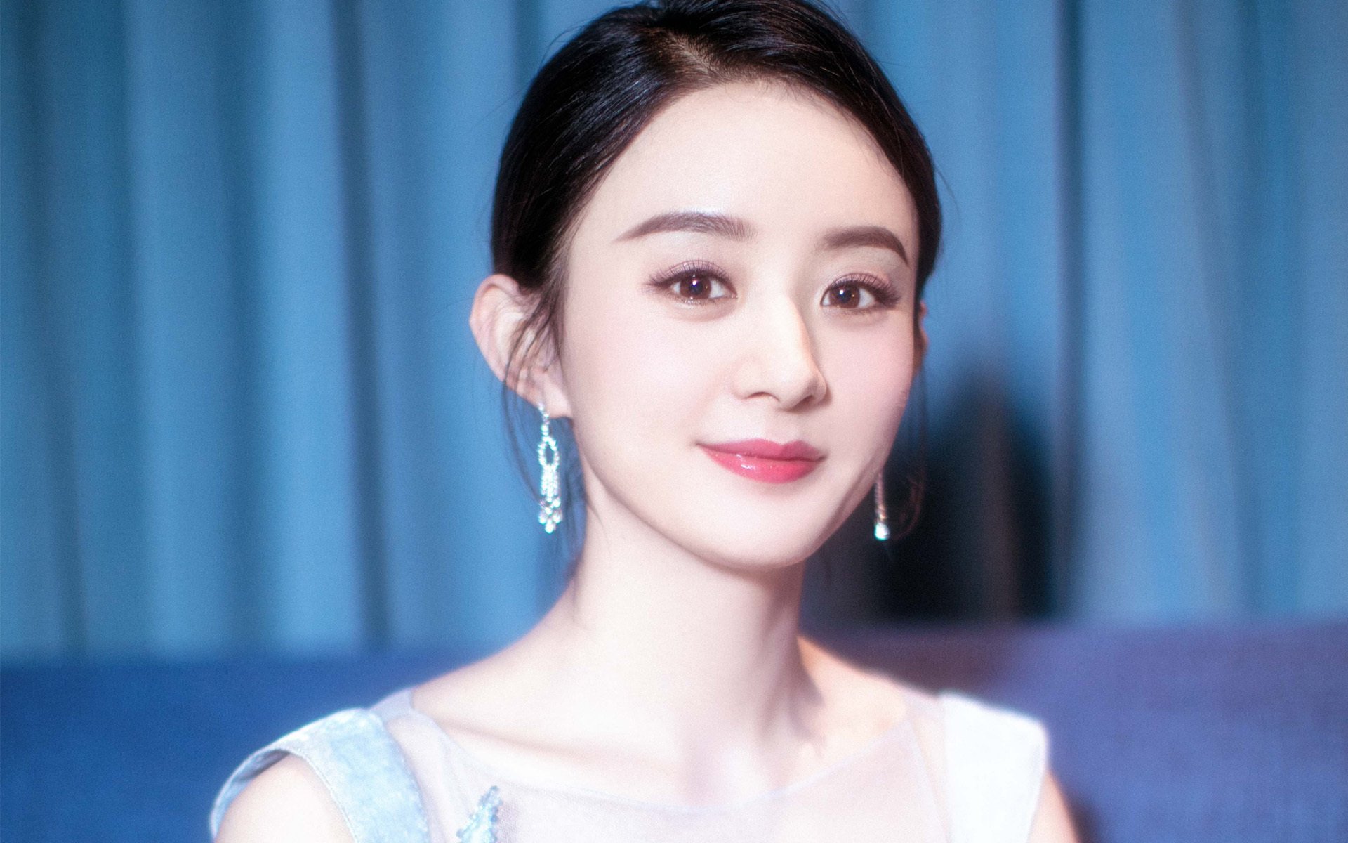 阿根廷巅峰对决勒沃库森胜出，格纳布里英超争冠接管比赛显神威